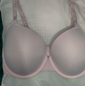 Victoria's Secret t-shirt push-up/full coverage.
